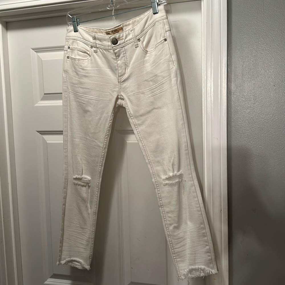 Free people 27/32 white 5 pocket distressed frayed stretch skinny jeans
